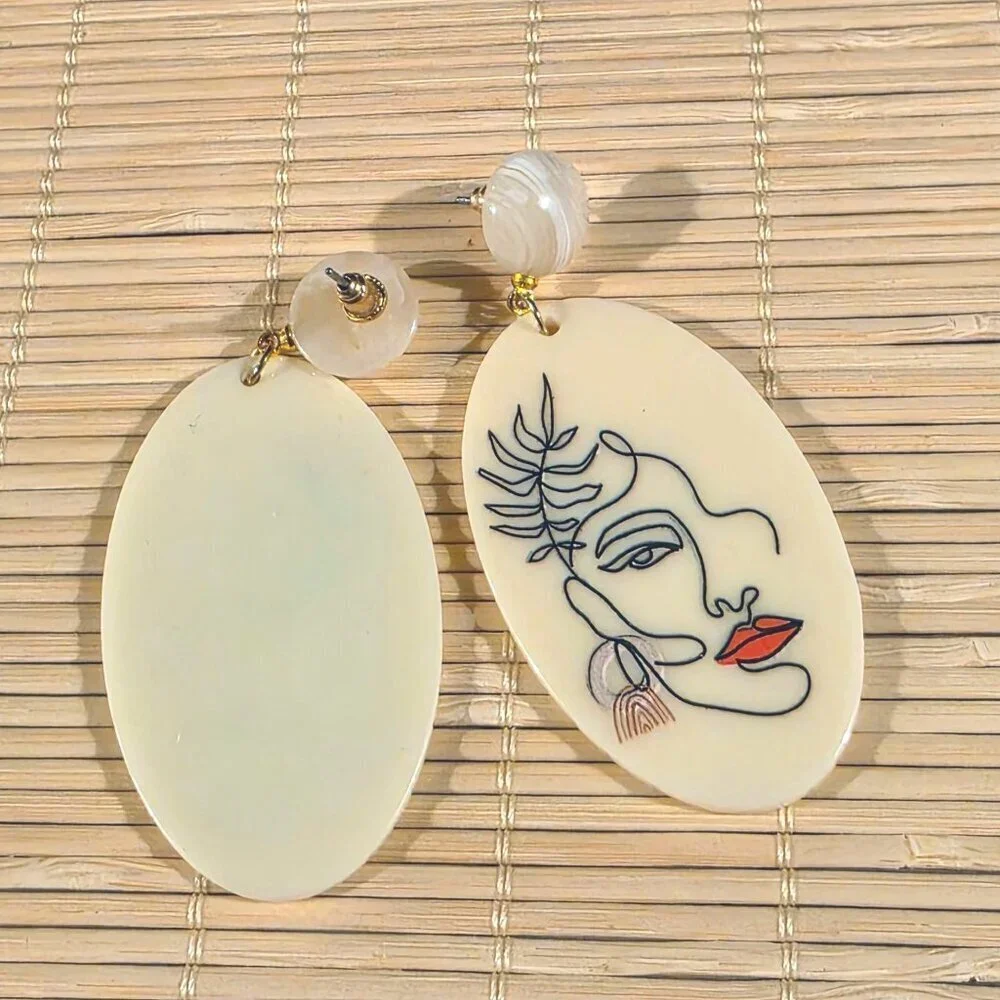 Retro 80s Style Picasso Style Woman Face Vintage Lucite Pendant Dangle earrings